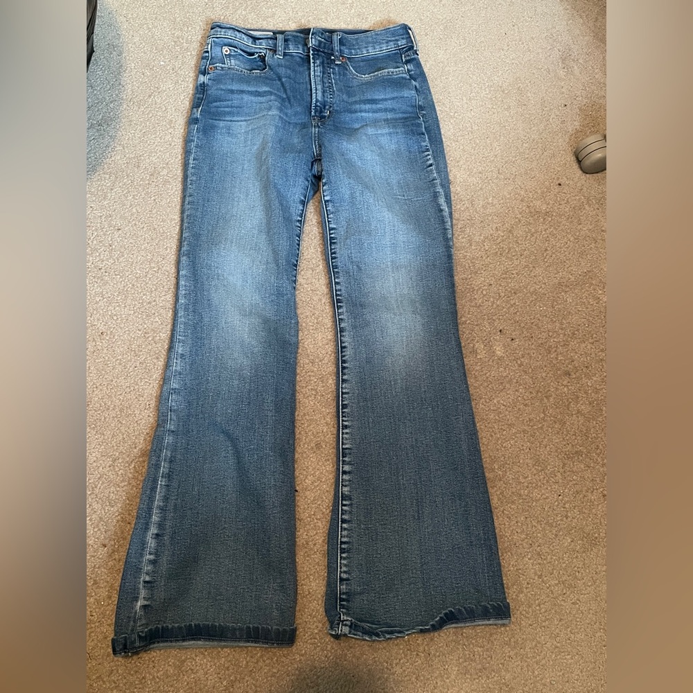 GAP Women's Flared Jeans in Medium Blue Wash